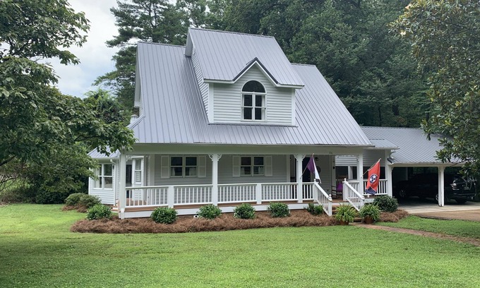 Saint Andrews House | Fully renovated campus home.