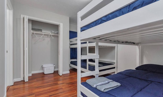 Houston House | Fully Renovated home/Crashpad