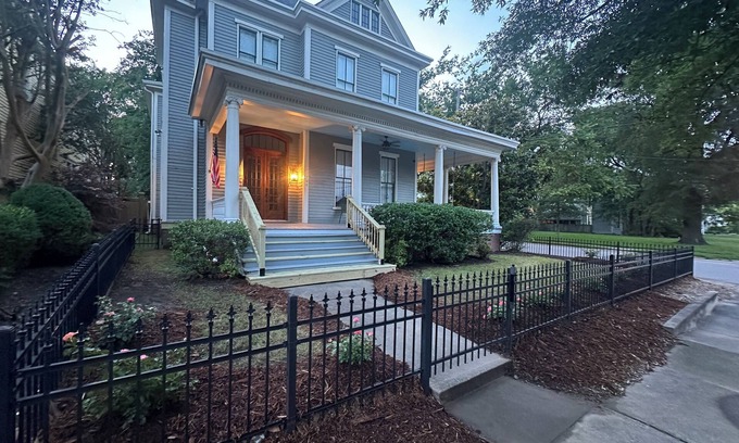 East of Broadway Apartment | Fully Renovated Victorian Home in SoMa. Governor's Mansion District
