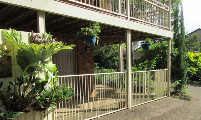Nerang Villa | Fully Self Contained 2BR Villa Unit on River Town Acreage. Safe Quiet Area.