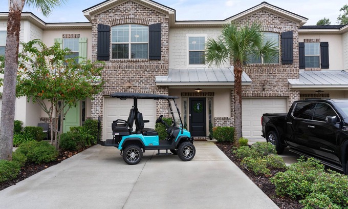 Epworth Acres House | Fully Stocked Kitchen | Golf Cart | Bikes | Beach Gear | Large Master Suite | Pool | Screen Porch