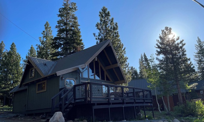 Talmont Cabin | Fun and Relaxing in Tahoe City!