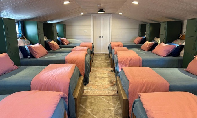 Concho House | Fun Bunkhouse with 10 beds, full kitchen, and WiFi, AC in Historic Concho