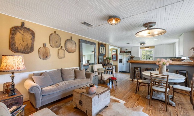 Warrenton House | Fun, eclectic Round Top home w/POOL! 5 min to town