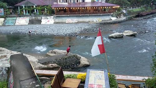 Bukit Lawang House | Fun Family Guest House n Jungle Tour