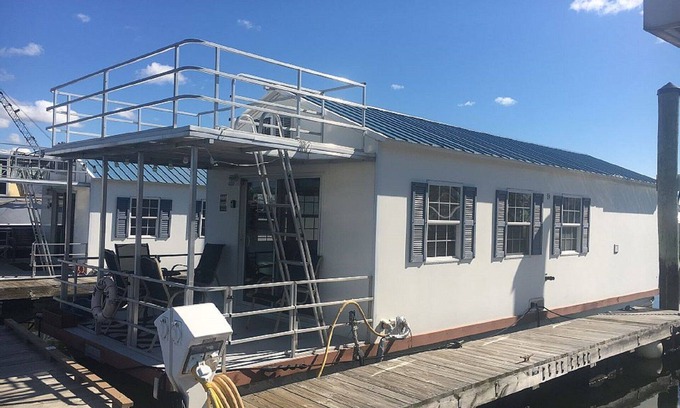 Charlestown Boat Rental | Fun houseboat. Walk to Boston attractions WIFI