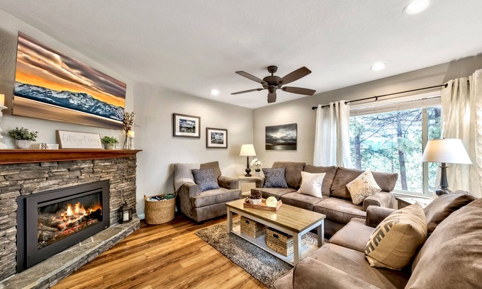 Zephyr Cove House | Fun in the sun in Tahoe, near Lake & Pool, downtown,shopping,food,P hot tub max6