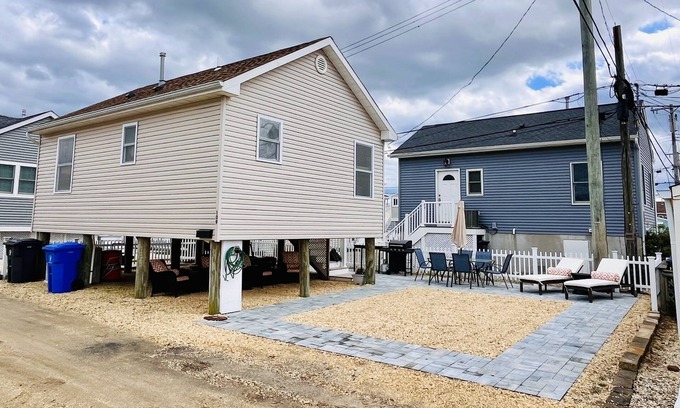 Lavallette House | Fun shore bungalow that is walkable to the beach!