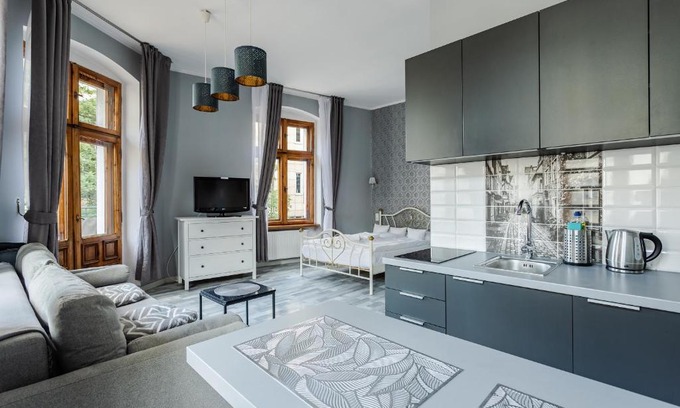 Grunwald Apartment | Functional and Comfortable Very Berry Studios in Poznań by Noclegi Renters