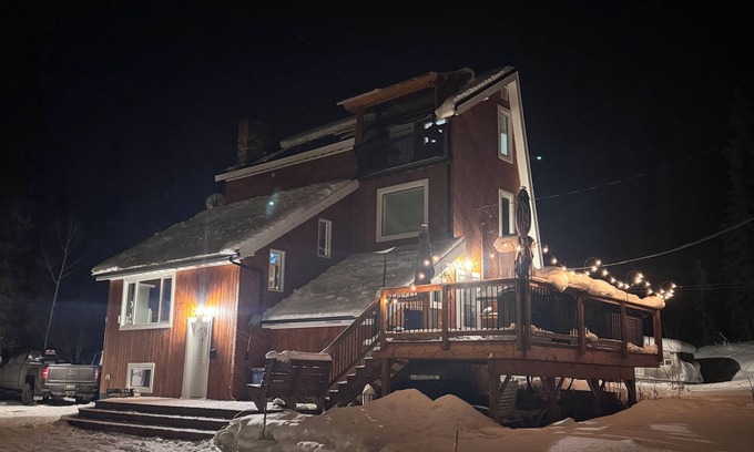 Whitehorse House | Funky style house with the outdoors at your feet, yet within city limits!