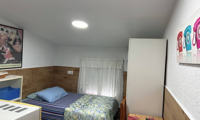 Collblanc y La Torrassa Apartment | Furnished and equipped studio for rent with expenses included, ideal for one person,