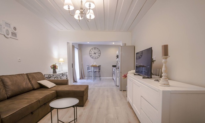 Carosse Apartment | Furnished tourist accommodation, classified 4 * with swimming pool, 2 to 3 people in St Gilles les Bains