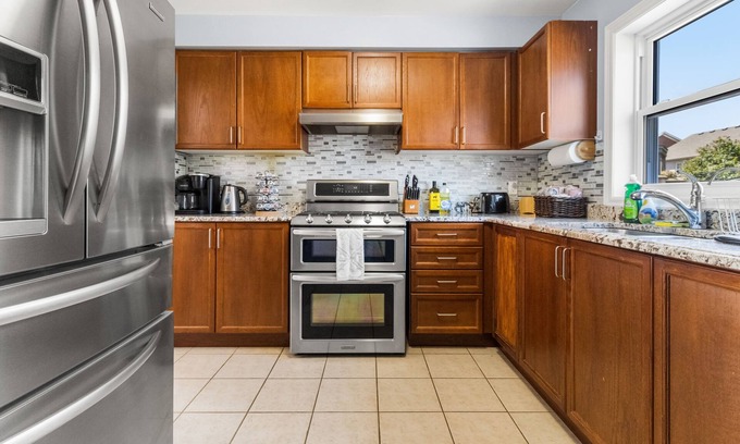Glendale House | Furnished 3BR Spacious Monthly Stays Near NOTL