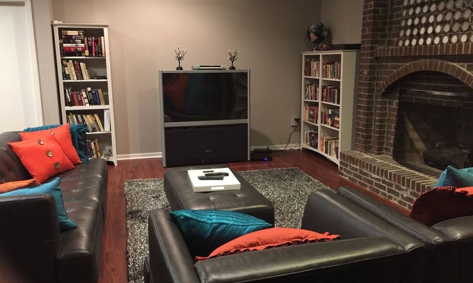 Lenexa Apartment | Furnished Apartment In Quiet Tree-Filled Lenexa Neighborhood