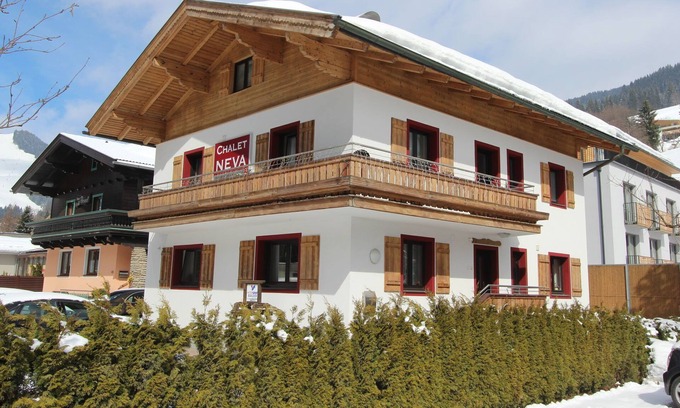 Saalbach-Hinterglemm Ski Chalet | Furnished chalet with sauna