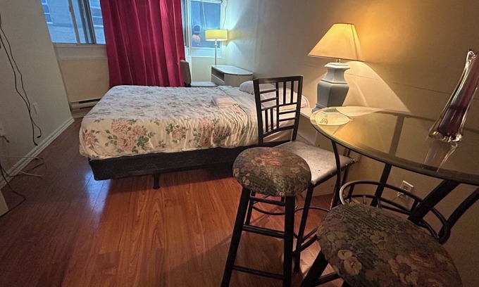 Garden District Apartment | Furnished bachelor studio near Dundas/College Station, Toronto Metropolitan Uni.