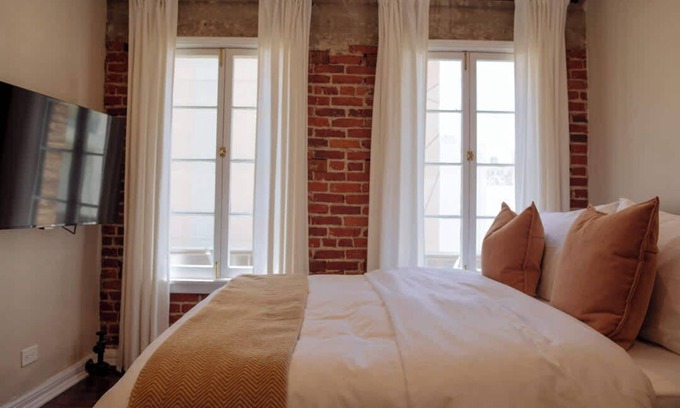 Hollywood Apartment | Furnished Bachelor in Hollywood