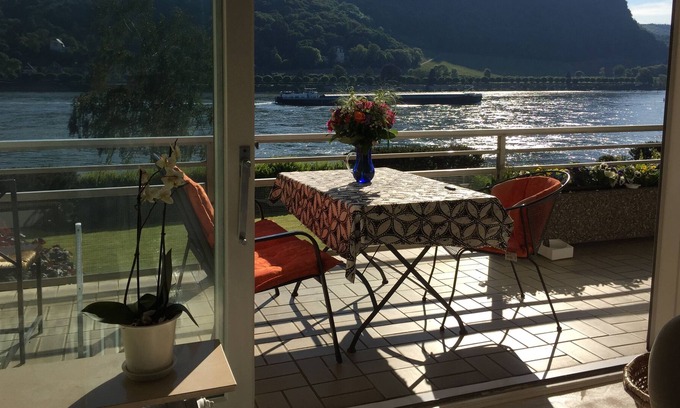 Mehlem Condo | furnished dream loft on the Rhine with Siebengebirgsblick