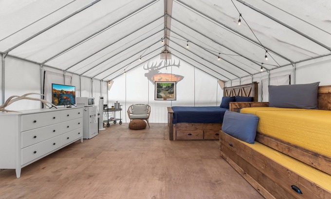 Stanton RV Rental | Furnished Glamping Tent/King Bed/Access to the Red River - Elusive Elk - #1