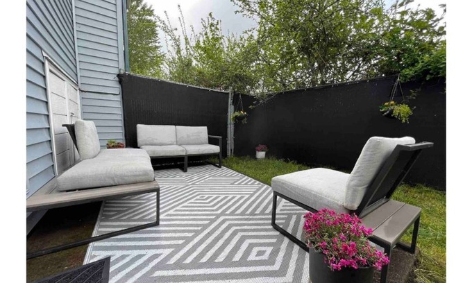 Corvallis Condo | Furnished Modern One Bedroom Loft | Pet Friendly