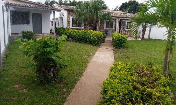 Lome House | Furnished villa with large 3-bedroom garden