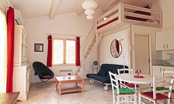 Uzes Apartment | Furnished with taste, spacious, luminous, mezzanine, terrace, garden, car park