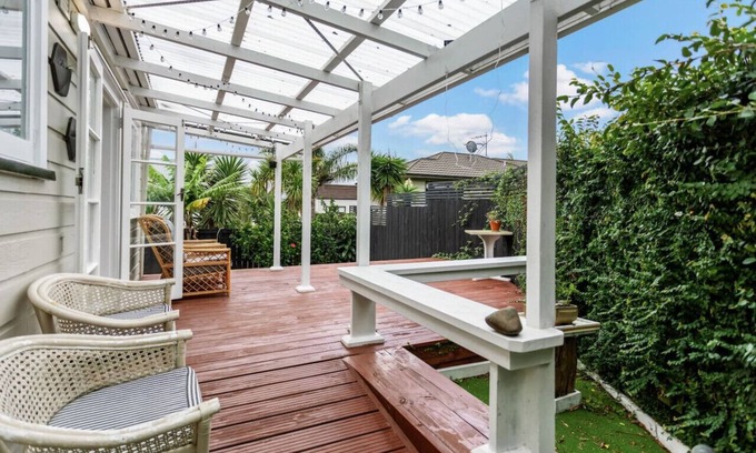 Avondale House | Fusion Family Retreat with Patio and Parking