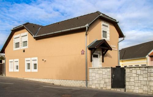Szekszard Apartment | GÁRDI APARTMAN