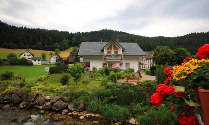 Niederwasser House | Gästehaus Ursula