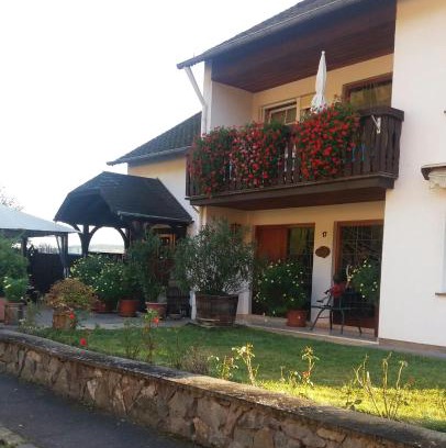 Schleich House | Gästehaus-Weingut Michael Scholer