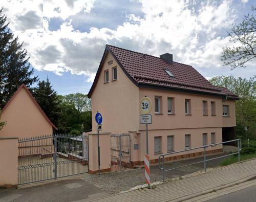 Aschersleben Apartment | Gästezimmer Schlossblick