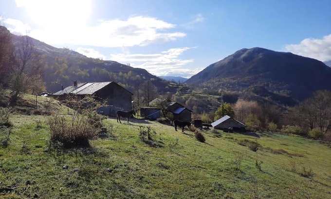Senconac House | Gîte à la ferme calme et chaleureux avec cheminée.