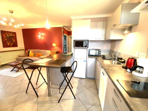 Villeneuve-de-Berg Apartment | Gîte 2/3p, 80m2, Terrasse ombragée, parc