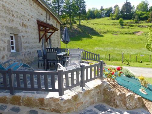 Apinac House | Gîte 3 épis avec BBQ, Wi-Fi, Animaux acceptés, 4 pers. - FR-1-496-122