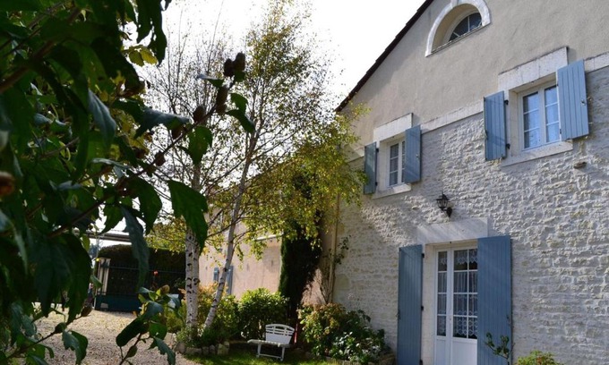 Saint-Genis-d'Hiersac House | Gîte au bord de la Charente avec jardin privatif, wifi fibre, vélos et équipements familiaux - FR-1-653-162
