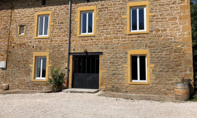 Bully House | Gîte au Cœur du Beaujolais, Dans un Domaine Viticole