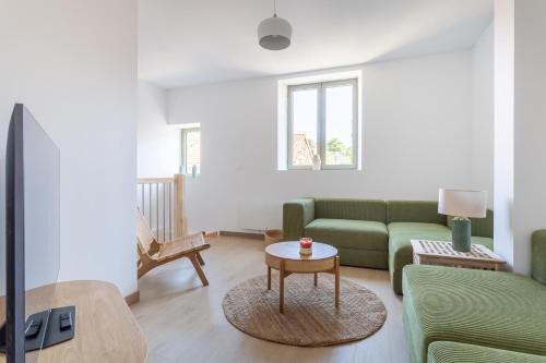 Chanat-la-Mouteyre House | Gîte au calme avec lits queen size proche Clermont à Chanat La Mouteyre