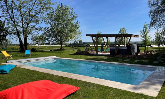 Saint-Mathurin-sur-Loire House | Gîte Au gré de la Loire : swimming pool and spa