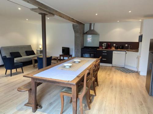 Villemurlin House | Gîte Authentique à Villemurlin avec Jardin et Parking - FR-1-590-527