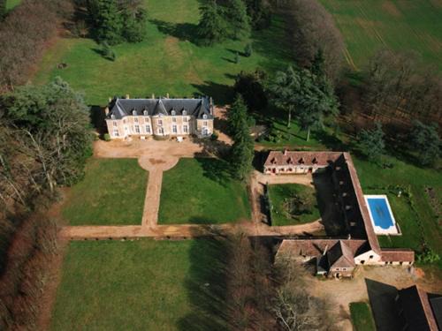 Le Tronchet House | Gîte authentique avec piscine chauffée, parc et chevaux, au cœur d'un château historique - FR-1-410-189