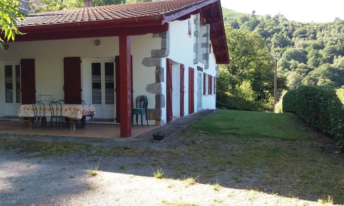 Uhart-Cize Apartment | Gîte Campagne Randonnée Reposant