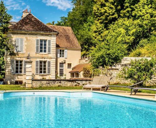 Mailly-le-Chateau Villa | Gîte Château du Colombier - Piscine chauffée