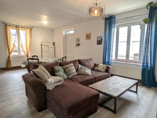 Chenevieres House | Gîte Chenevières - Village paisible avec parking privé - FR-1-584-384