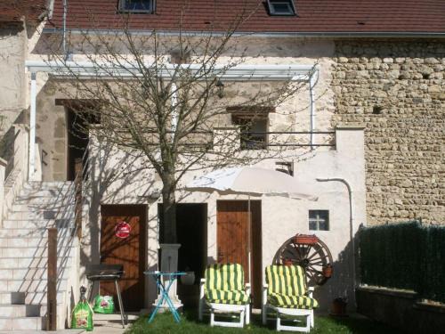 Saint-Germain-de-Salles House | Gîte Climatise Près de la Sioule avec Jardin Privatif, Terrasse et Tout Confort - FR-1-489-96