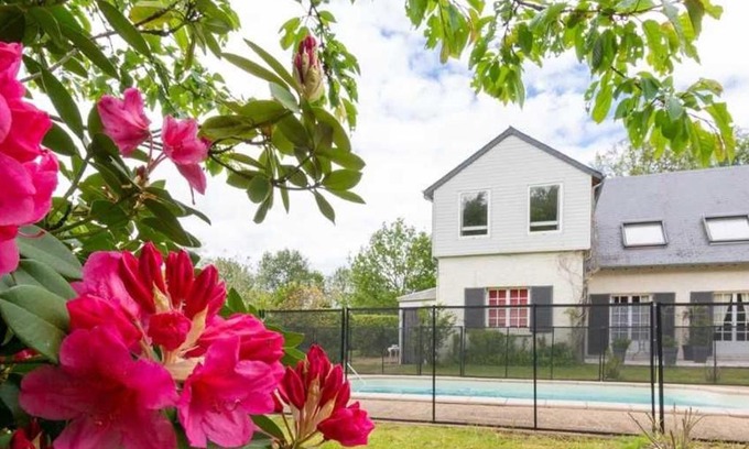 Dureil House | Gîte Cocooning avec Piscine Partagée au Cœur de la Campagne Sarthoise, Proche Zoo et Circuit du Mans - FR-1-410-331