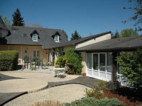 Change House | Gîte cosy près du Mans avec jardin, piscine et parking, idéal pour 4 pers. - FR-1-410-388