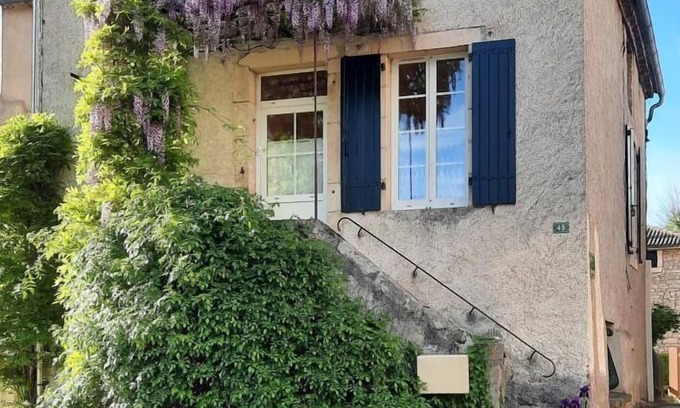 Saint-Vincent-Rive-d'Olt House | Gîte de la Place de l'Eglise
