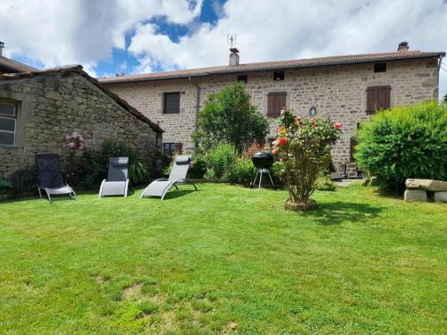 Chalmazel-Jeansagniere House | Gîte de charme avec jardin et wifi à Chalmazel-Jeansagnière - FR-1-496-249
