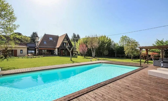 Varetz Villa | Gîte de France Bayat 4 ears - Gîte de France 10 people