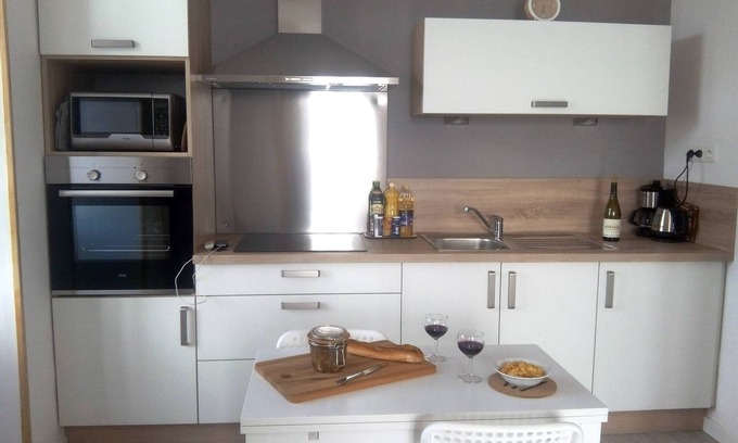 Sainte-Catherine Cottage | Gîte de la Sagne, cozy and quiet, linen provided, meals possible